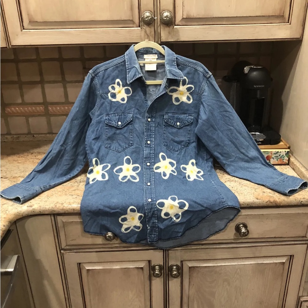 Free People Tricia Fix Daisy Denim Top Button Down Embroidered Love Blue - Picture 7 of 8